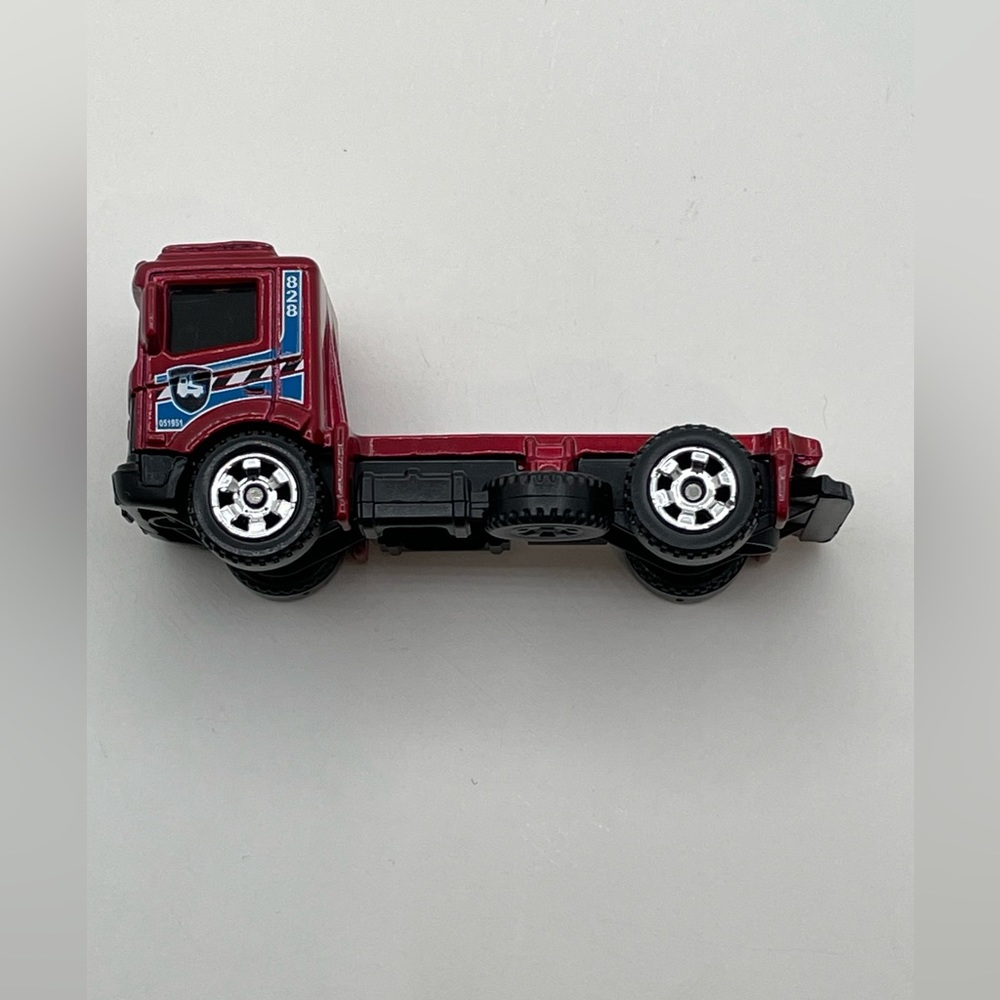 2011 MATCHBOX PIT KING 1:64 RED 2 3/4" DIECAST SEMI TRACTOR TRUCK #828